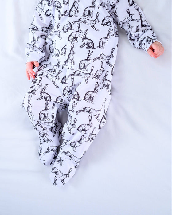 Hare print cotton sleepsuit - Fred and Noah