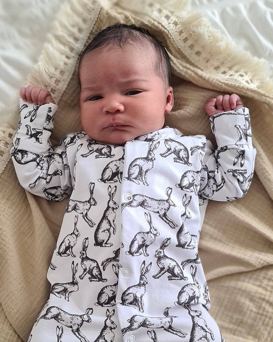 Hare print cotton sleepsuit - Fred and Noah