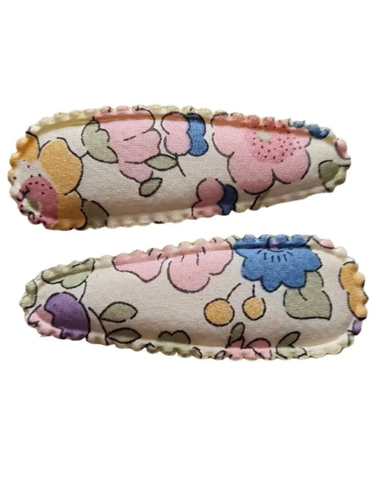 Almond Scallop Clips - Liberty - Floras