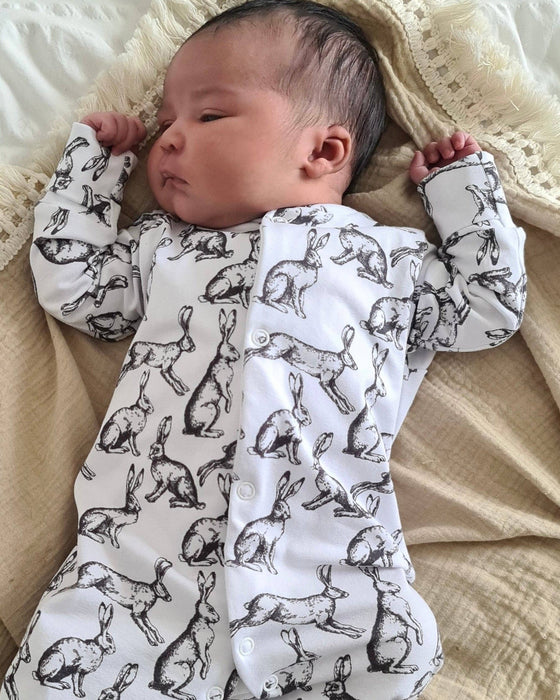 Hare print cotton sleepsuit - Fred and Noah