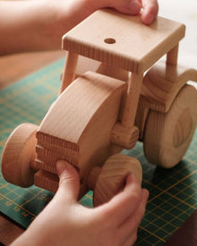  🚜 Make IT! Wooden Tractor Construction Kit - Bajo